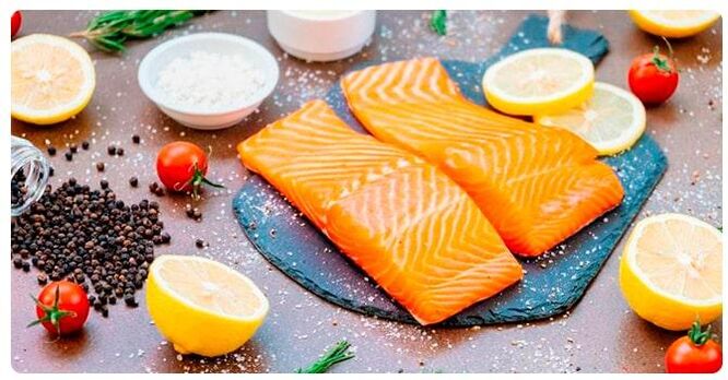 The fish daily meal of the 6 petals diet may include steamed salmon